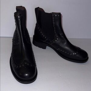 NWT Boemos Leather Studded Pull On Round Toe Ankle Chukka Bootie Boots Size 10